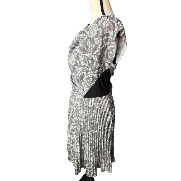 Betsey Johnson Dress Gray & White Floral Print Pleated  Cowl Neck Back Zipper 14 - Picture 4 of 8